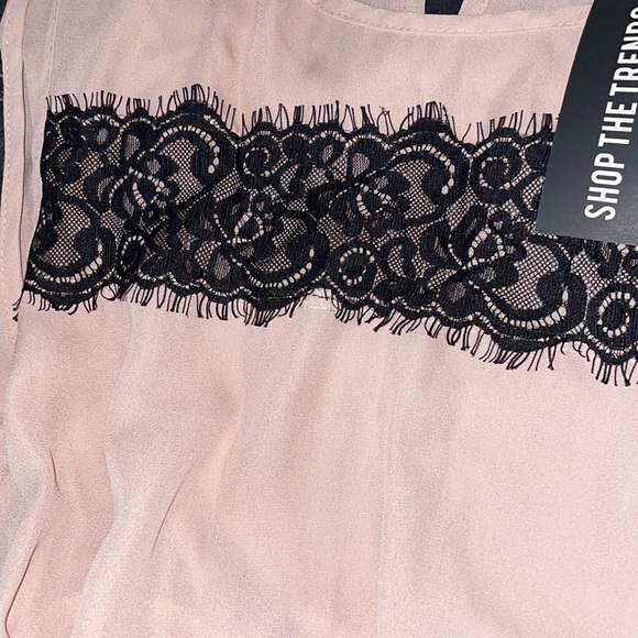 Large Blush pink chiffon dress with black accents - Picture 4 of 5